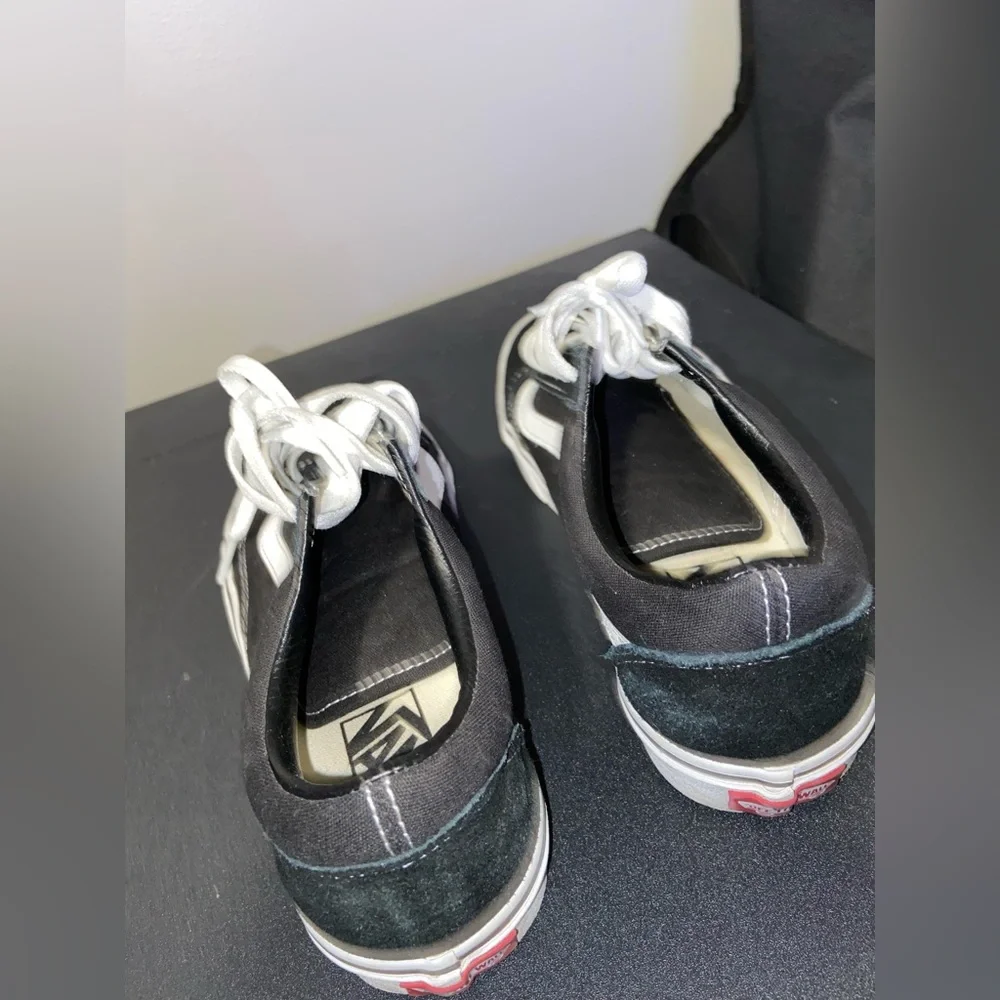 Vans - Picture 2 of 2
